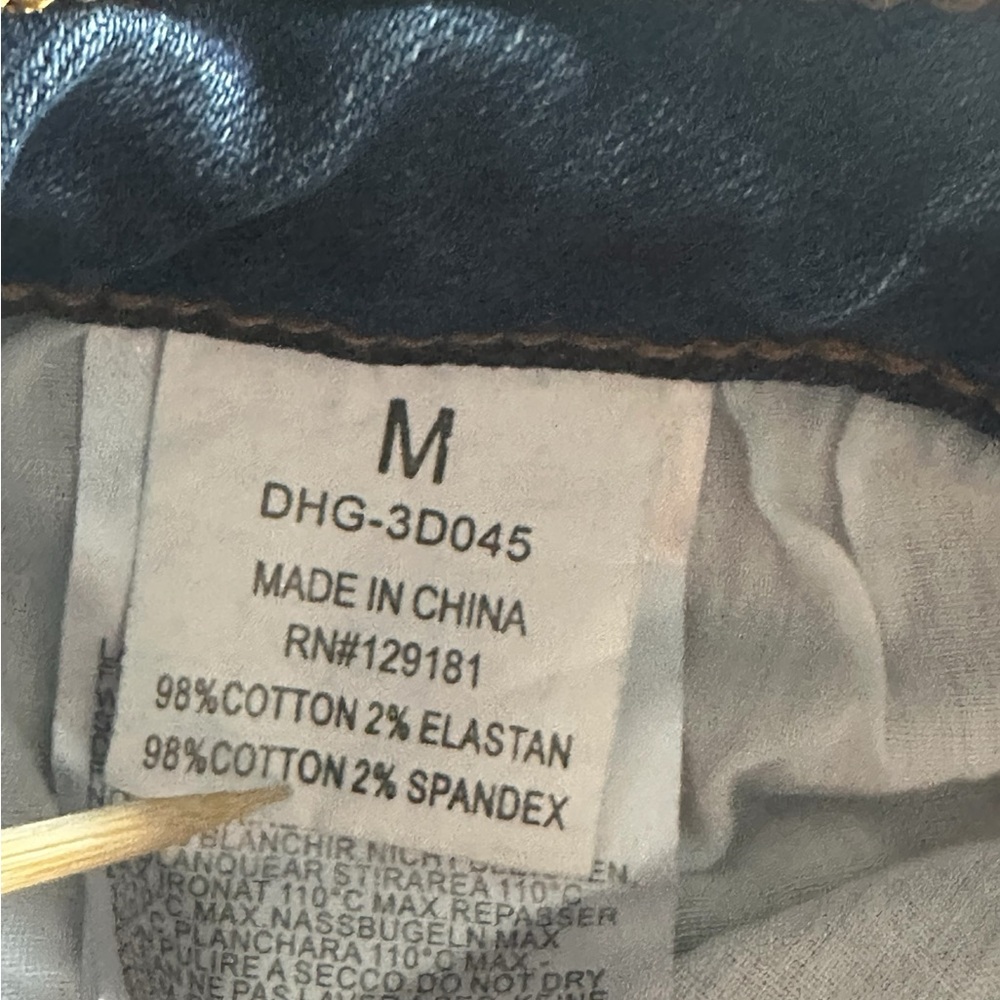 FASHION NOVA WOMAS DISTRESSED DENIM SHORTS SZ MEDIUM 28 - Picture 7 of 15